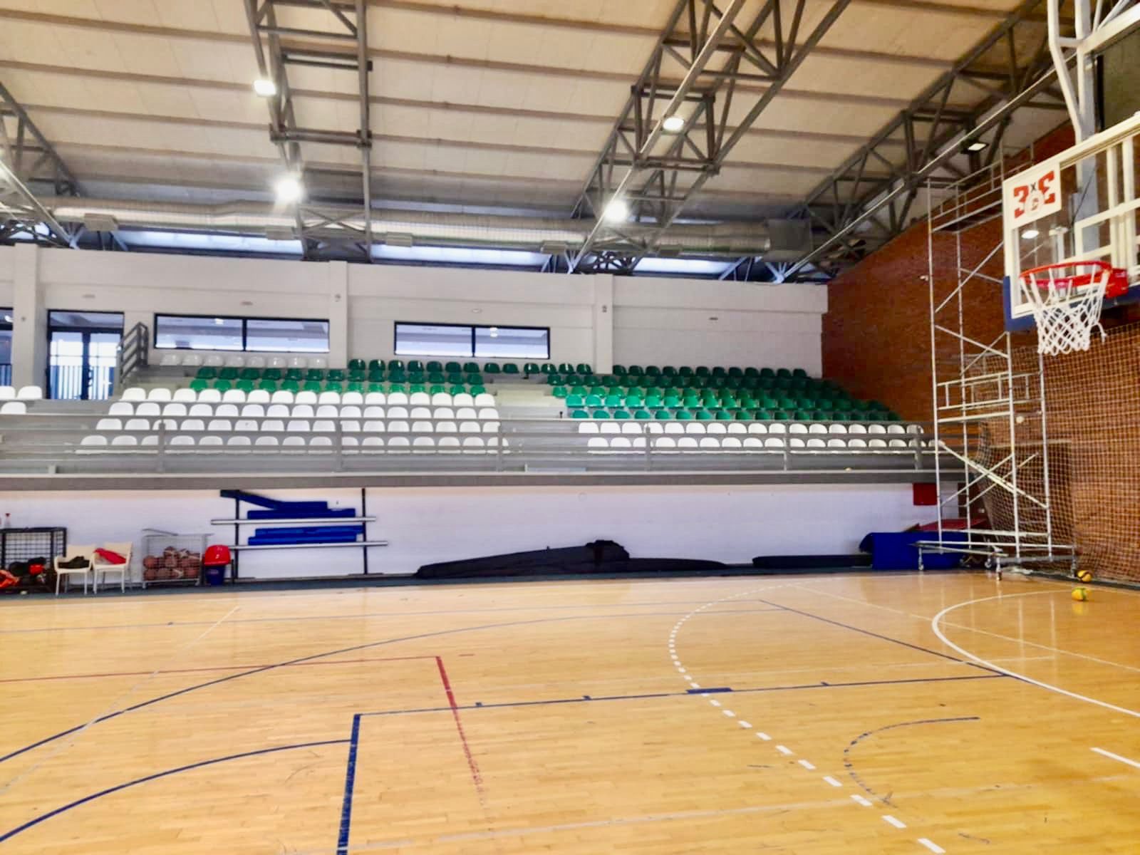 Mitrovica e Veriut me sallë sporti të rinovuar – i ndërrohen ngjyrat e flamurit serb