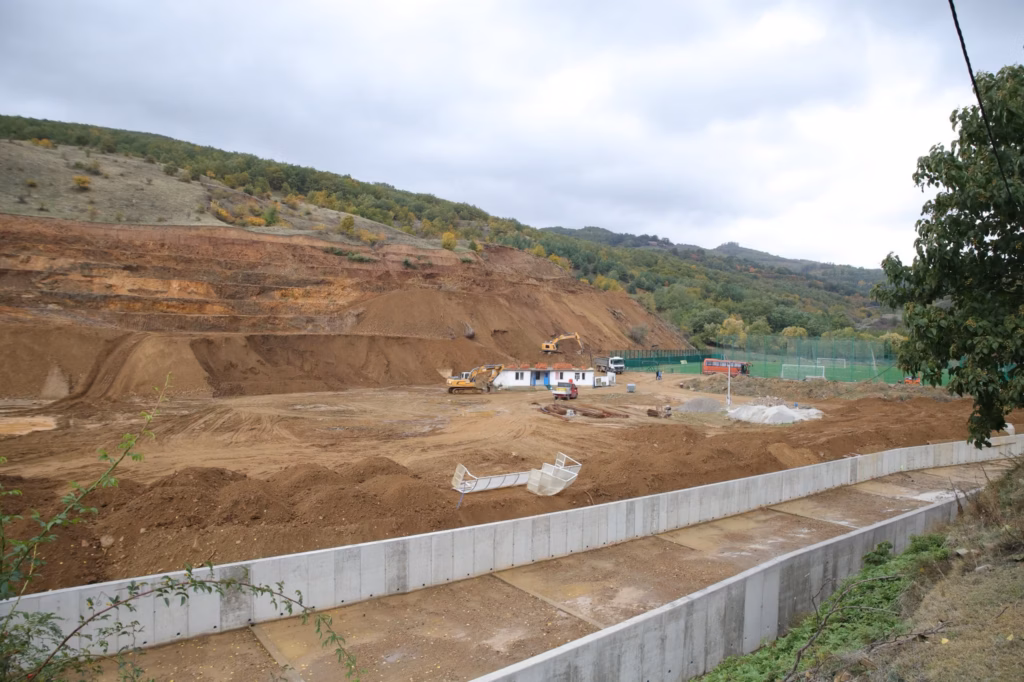 Kika Hogosht, stadiumi