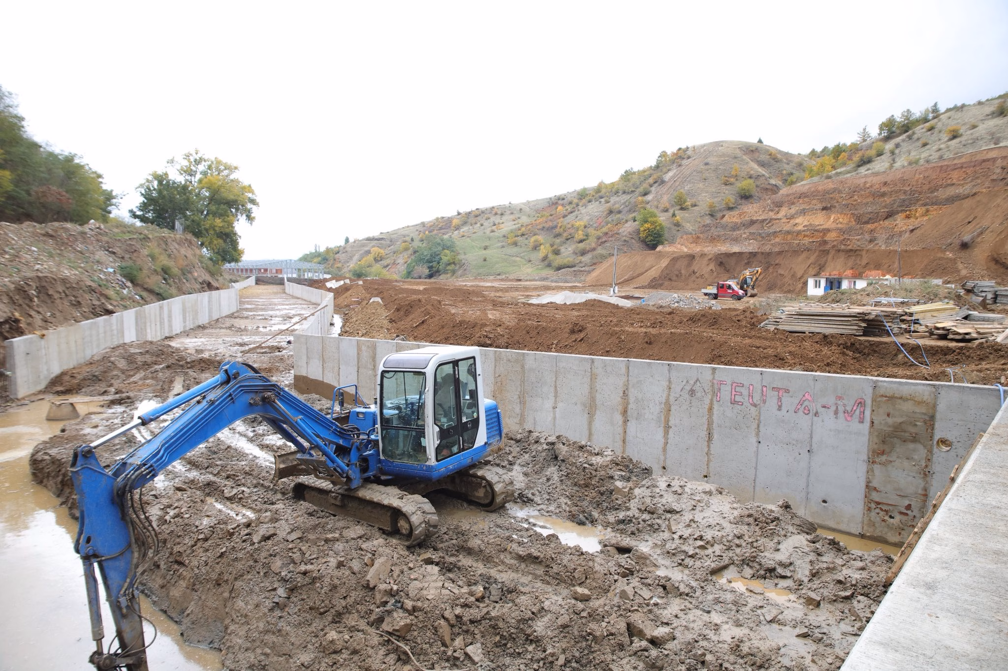 Kika Hogosht, stadiumi