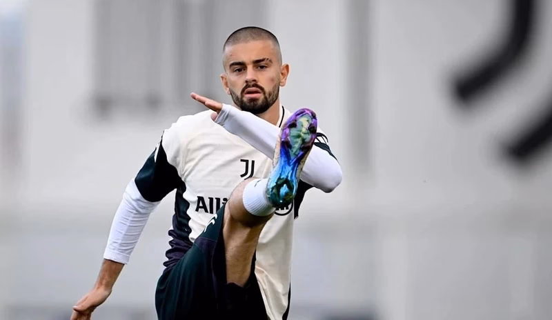 Zhegrova ‘i abonuar’ me bankinën, në stol për ndeshjen Lazio-Juventus!